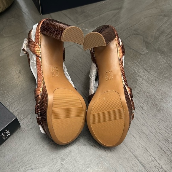 NATURALIZER Mallory Ankle Strap Sandals Women's Shoes (WIDE) - Picture 3 of 8